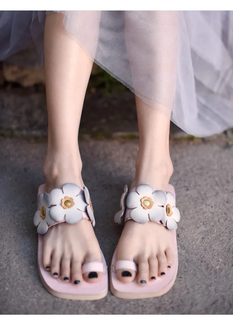 ARTMU FLORAL EMBROIDERED LEATHER TOE LOOP FLAT SANDALS IN PINK