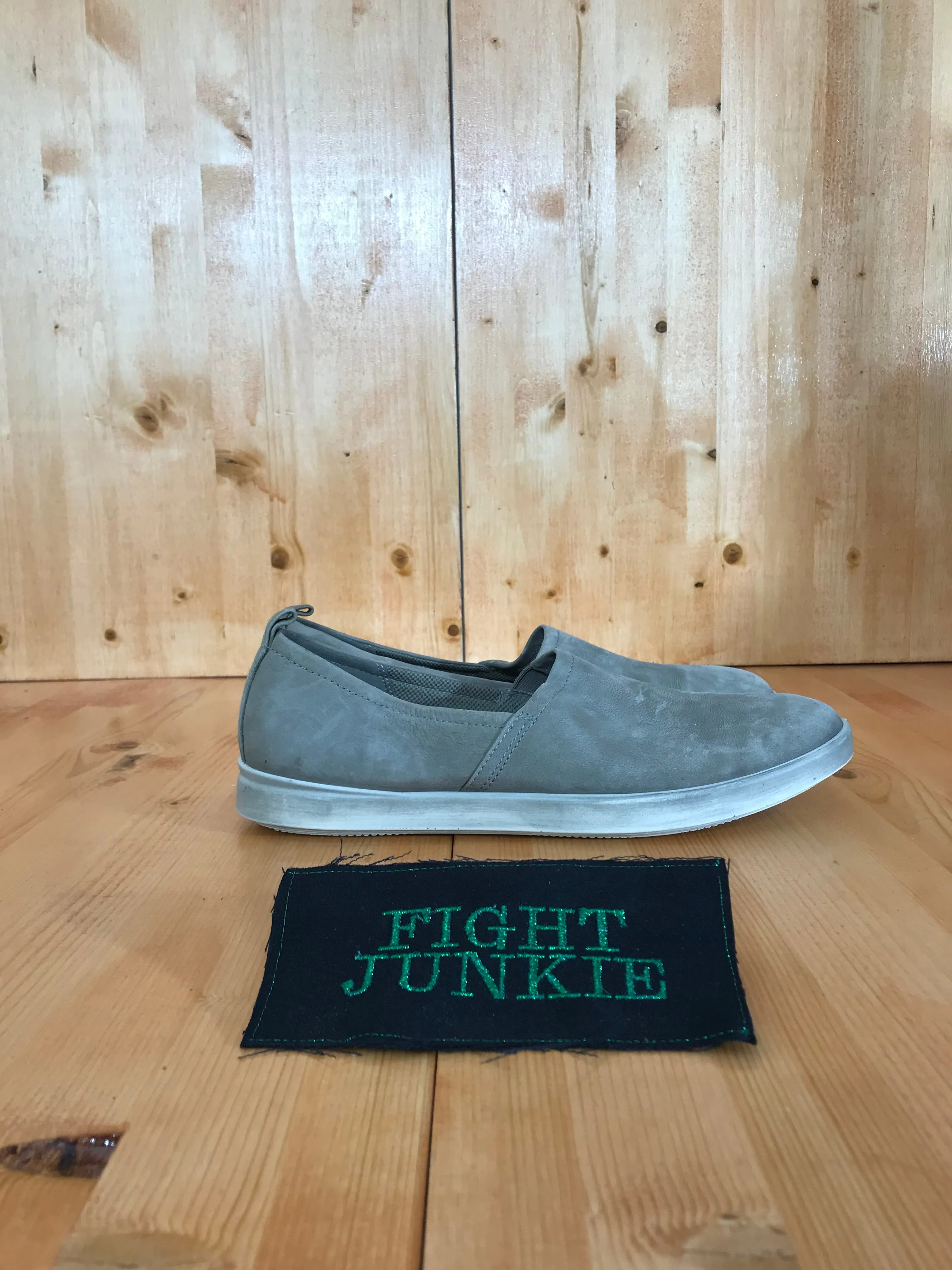 ECCO Women's Size 7.5 Leather Slip On Shoes Loafers Gray