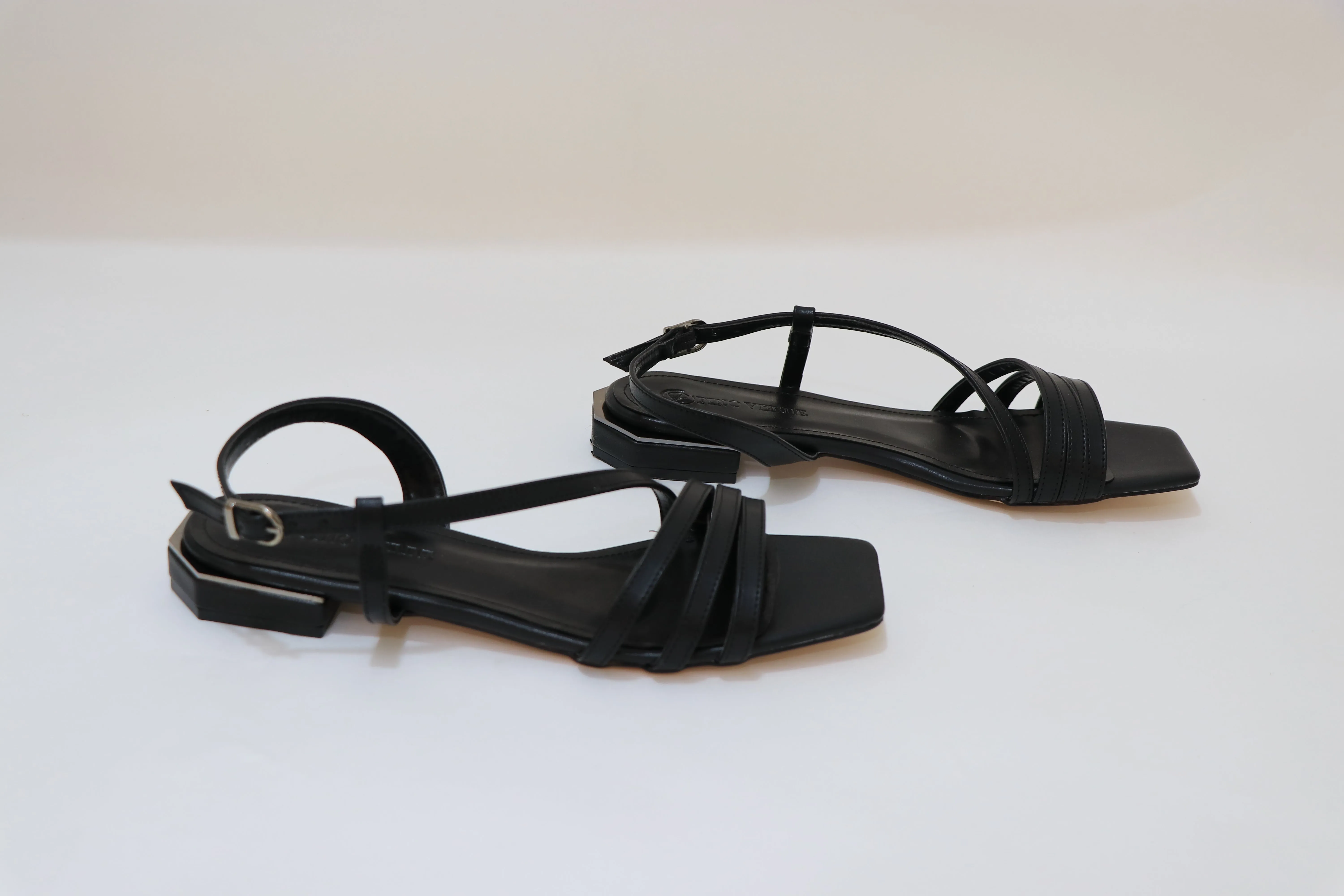 PINO VERDE Flat Sandals