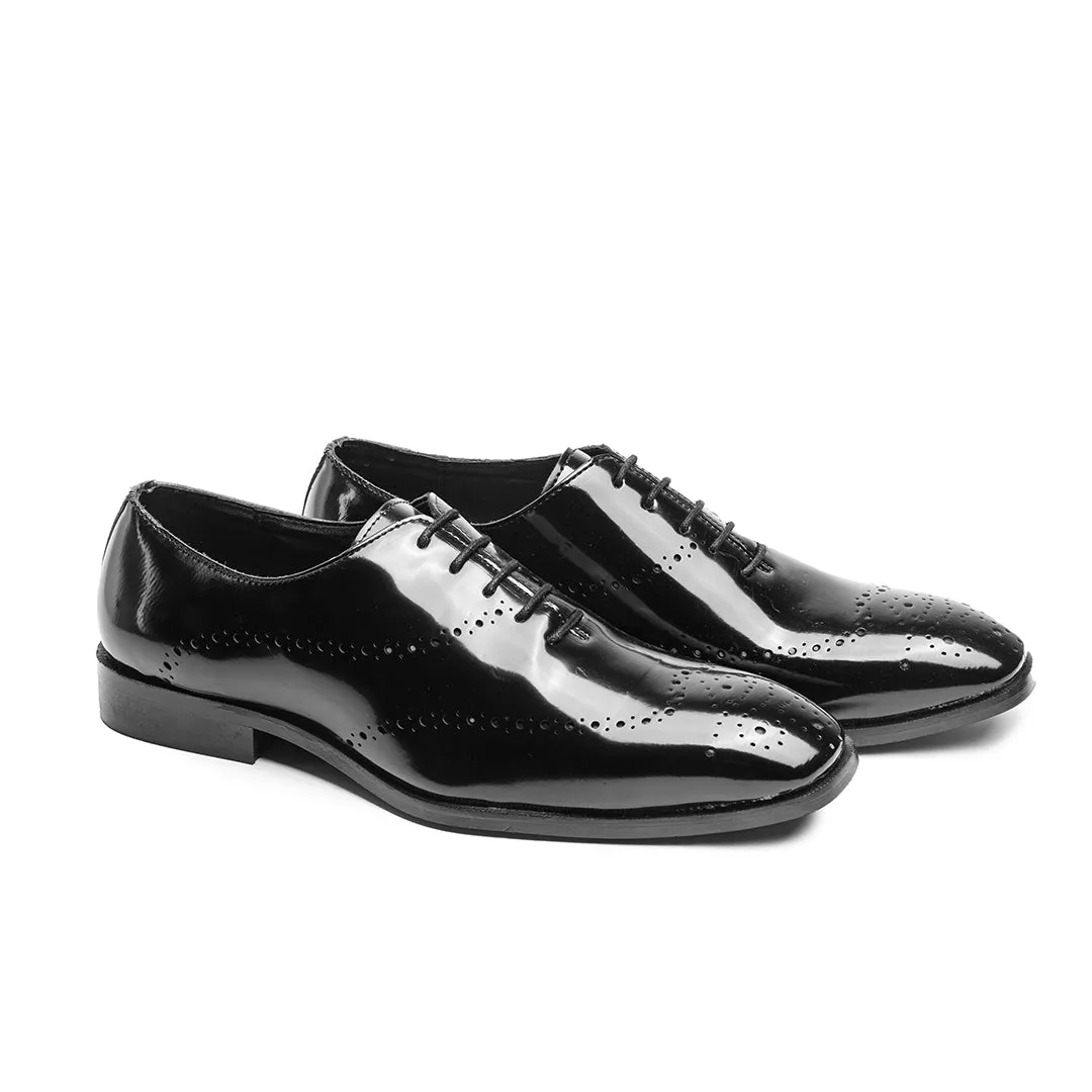 Wholecut Oxford with brogue detail- Black